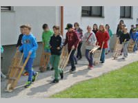 Osterratschen in Neufeld, 19.04.2014