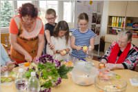 VS Neufeld Gesunde Ernhrung kocht im Pflegeheim, 13.06.2016