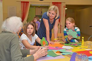 VS 4a besucht das Pflegeheim, 02.05.2013