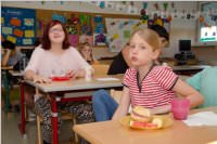 VS Neufeld: Frhstck fr die 4. Klassen, 17.06.2015