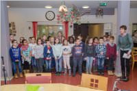 Volksschule feiert Weihnachten im Pflegeheim Neufeld, 22.12.2016