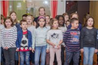 Volksschule feiert Weihnachten im Pflegeheim Neufeld, 22.12.2016