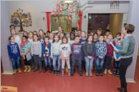 Volksschule feiert Weihnachten im Pflegeheim Neufeld, 22.12.2016