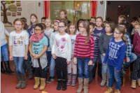 Volksschule feiert Weihnachten im Pflegeheim Neufeld, 22.12.2016
