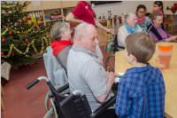 Volksschule feiert Weihnachten im Pflegeheim Neufeld, 22.12.2016