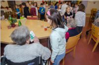 Volksschule feiert Weihnachten im Pflegeheim Neufeld, 22.12.2016