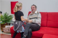 Volksschule feiert Weihnachten im Pflegeheim Neufeld, 22.12.2016