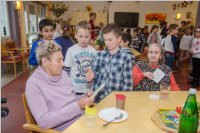 Volksschule feiert Weihnachten im Pflegeheim Neufeld, 22.12.2016