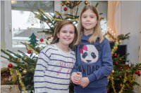 Volksschule feiert Weihnachten im Pflegeheim Neufeld, 22.12.2016