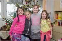 Volksschule feiert Weihnachten im Pflegeheim Neufeld, 22.12.2016