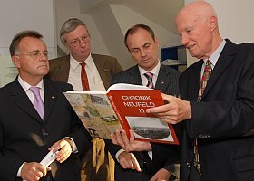 Prsentation der Chronik III von Dr. Albert Gernot Absenger mit Landeshauptmann Hans Niessl, Senior Dr. Herbert Rampler und Landeshauptmann-Stv. Mag. Franz Steindl